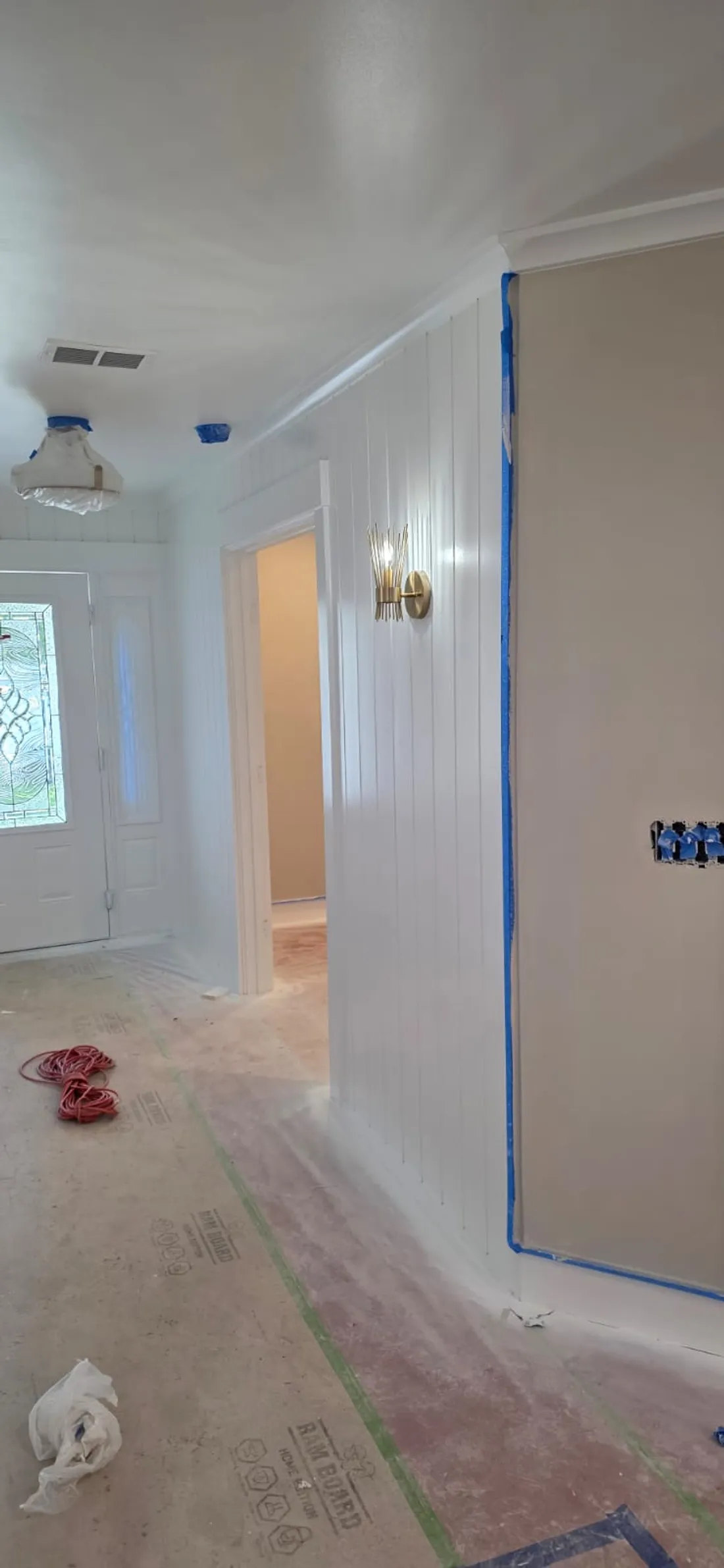 Living room wall painting with crisp lines